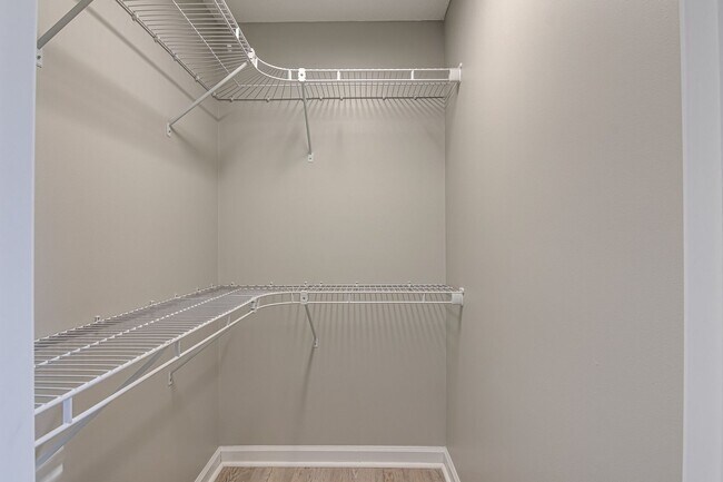 Building Photo - Newly Remodeled 1 Bedroom Condo in Prime Location! No Pets