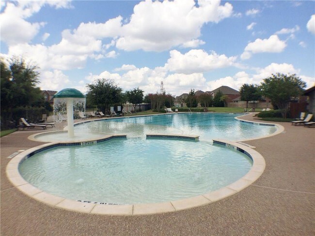Building Photo - 15833 Mirasol Dr