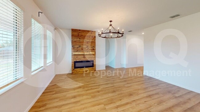 Building Photo - 749 Twinvale Dr