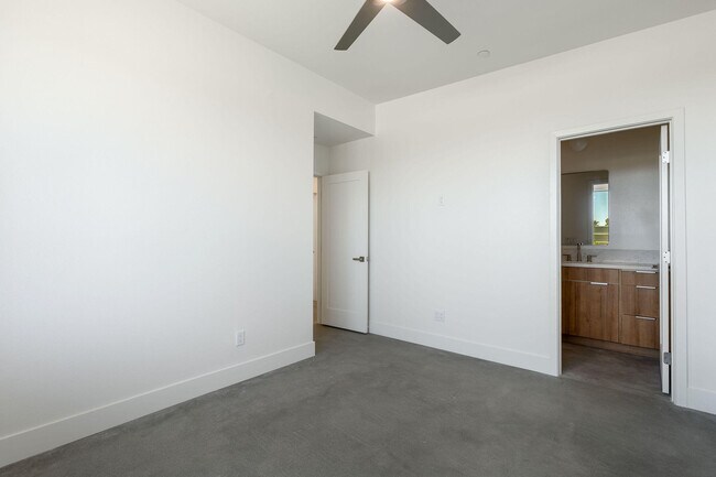 Building Photo - 416 Rosa Parks Rd