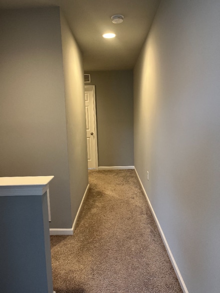 Building Photo - 102 Landover Ct