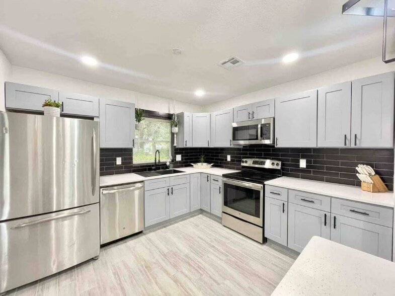 Building Photo - 1213 Corbett Ln