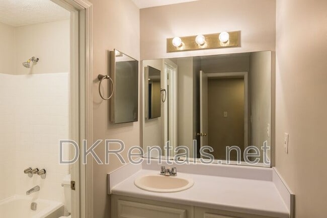 Building Photo - 602 Augusta Dr