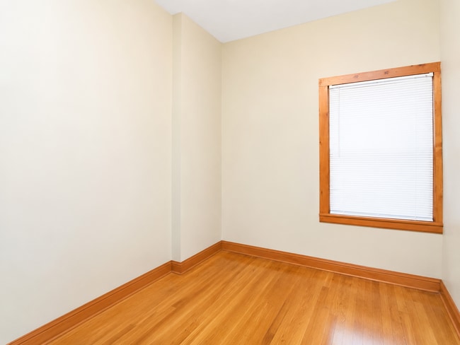 Building Photo - Spacious 2BR + Sunroom Main Floor in NE Arts District – Steps to Logan Park & Breweries