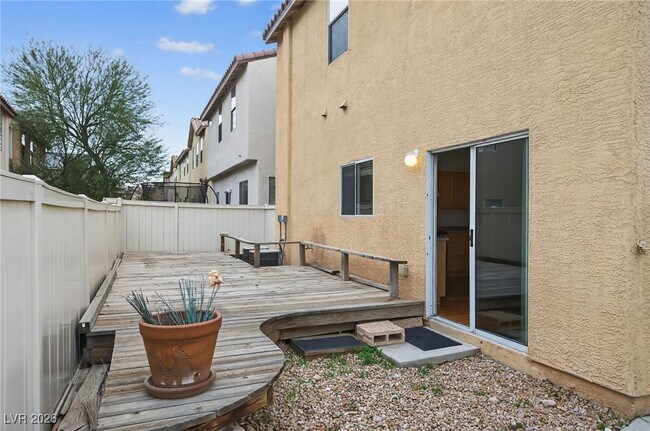 Building Photo - 8038 Kings Ransom St