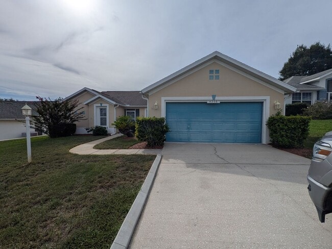 Building Photo - Lovely Oakwood Village Home
