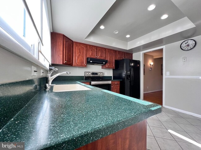 Building Photo - 10305 Crimson Tree Ct