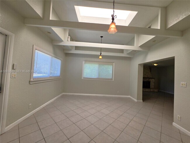 Building Photo - 5225 NE 4th Ave