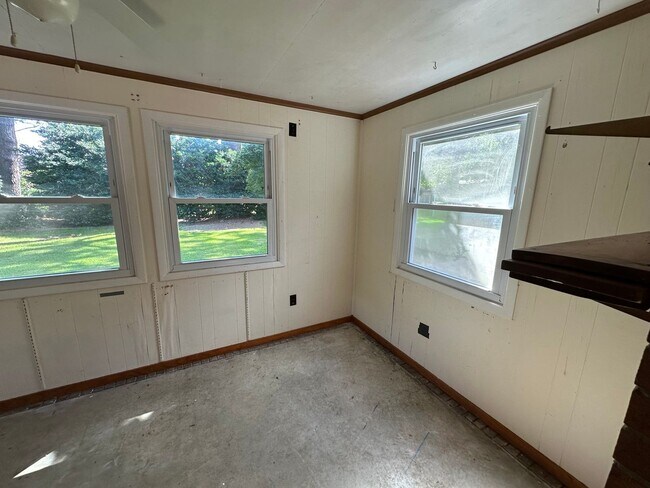 Building Photo - 1408 Dermott Ave