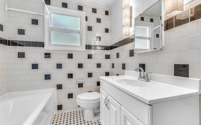 Building Photo - 300 Mary Ave