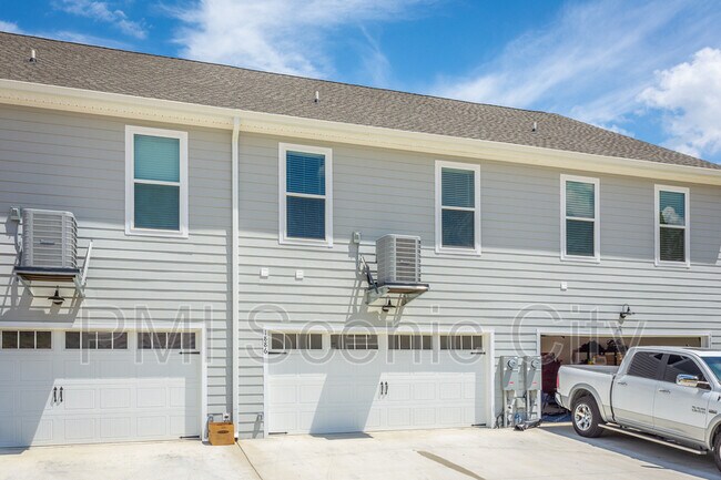 Building Photo - 1886 Young Rd SE