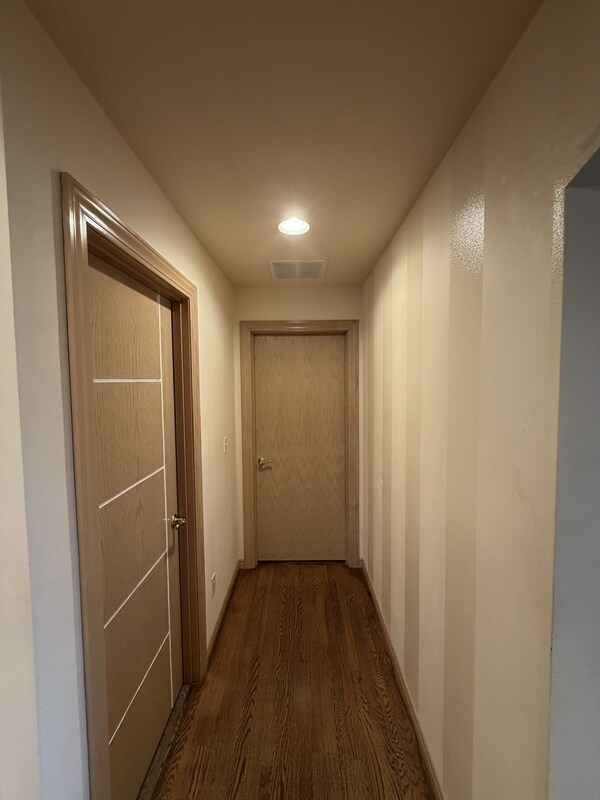 Building Photo - 700 Sunrise Dr