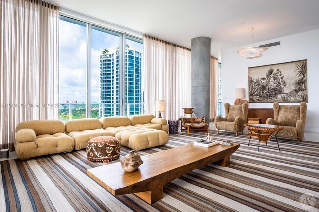 Building Photo - 2675 S Bayshore Dr