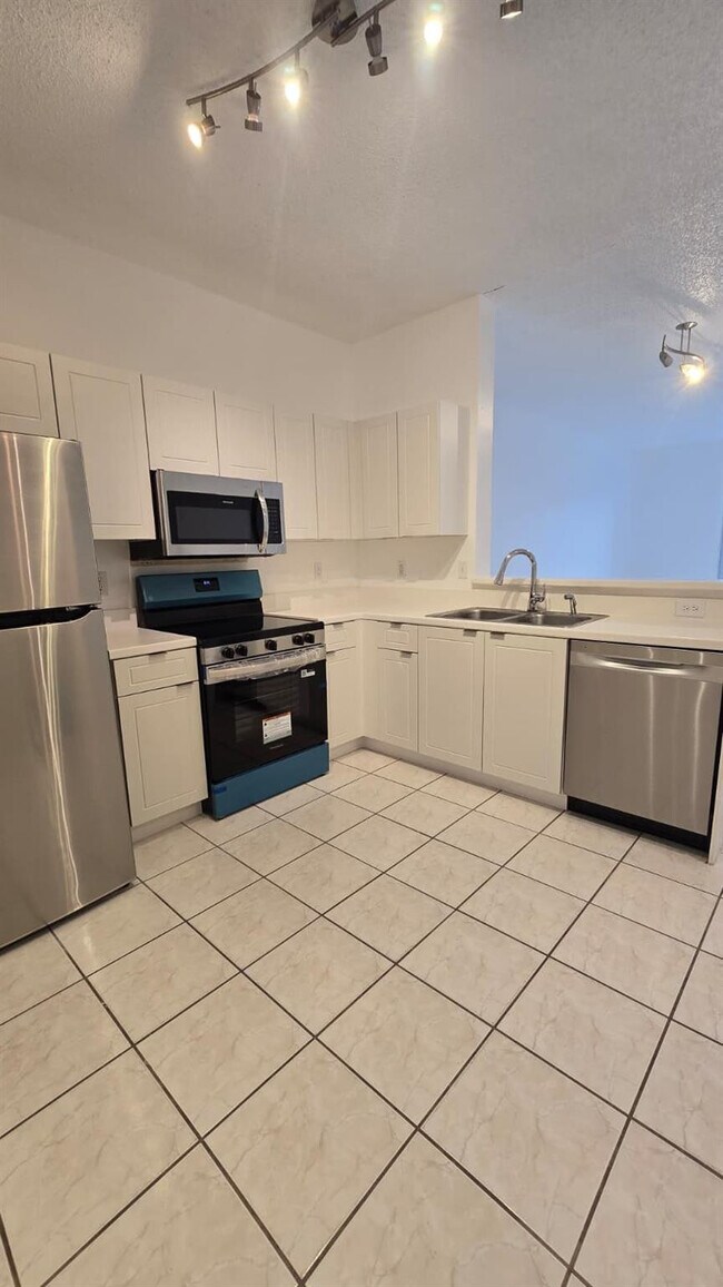 Building Photo - 2213 Salerno Cir