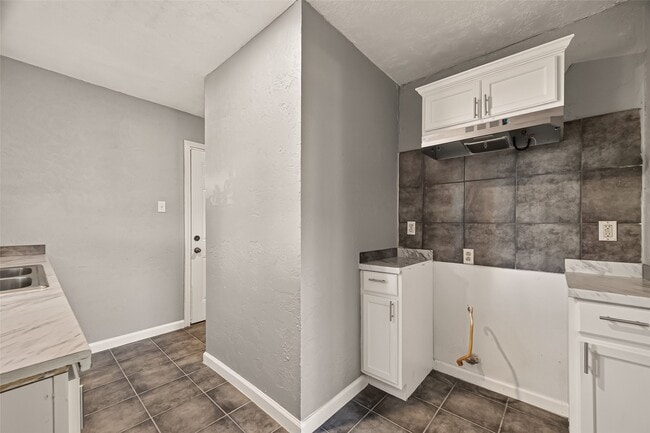 Building Photo - 1089 Conklin St