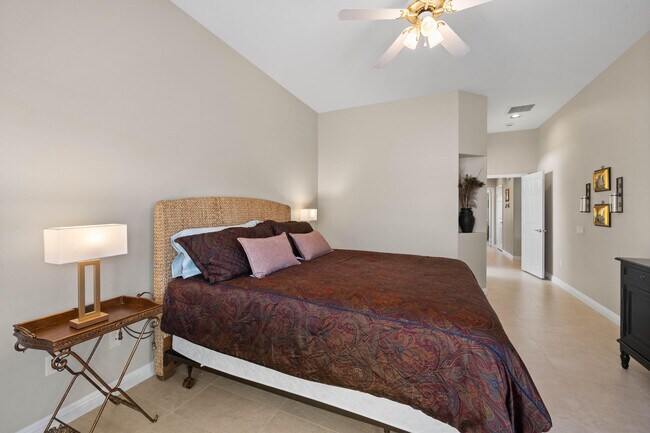 Building Photo - 38537 Fallbrook Ave