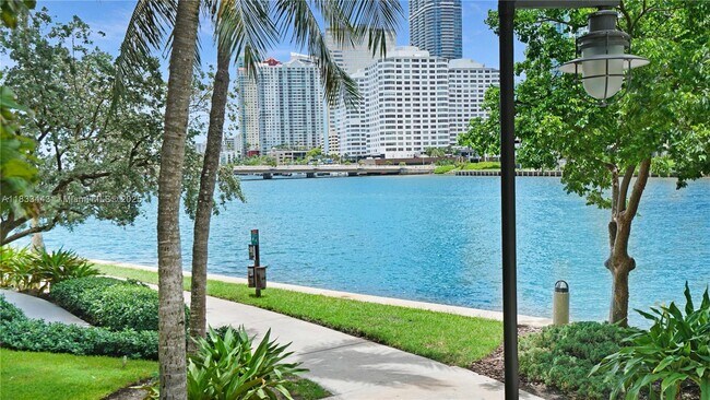 Building Photo - 801 Brickell Key Blvd