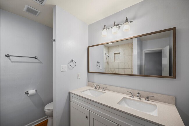 Building Photo - 209 Moss Hill Ln