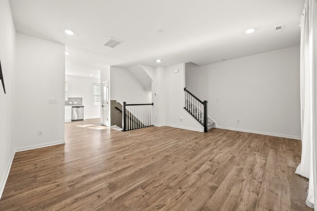 Building Photo - Your Perfect Charlotte Townhome Awaits — B...
