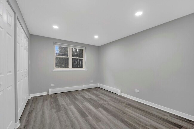 Building Photo - 3161 N Cambridge Ave