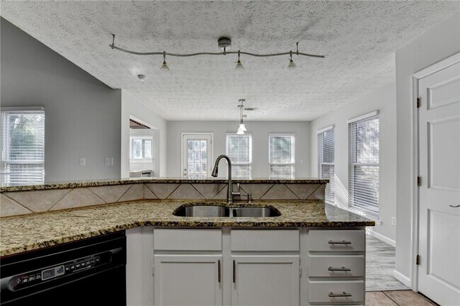 Building Photo - 1112 Ashbury Dr