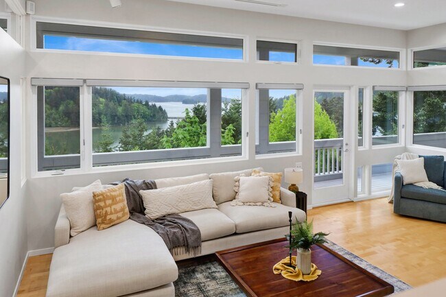 Building Photo - 213 Sea Pines Ln