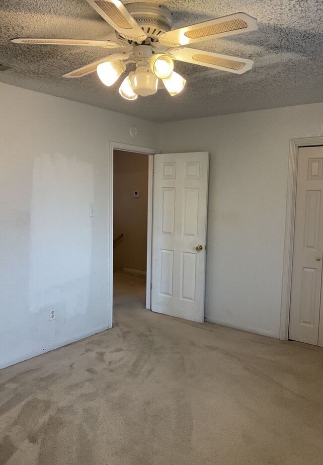 Building Photo - 1701 Tanglewood Dr