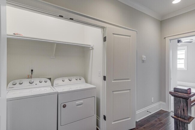 Building Photo - 208 Asher Springs Cir