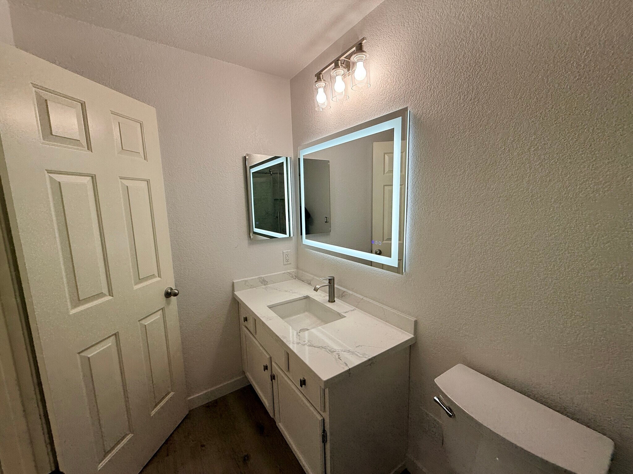 Building Photo - 1701 Parkview Green Cir