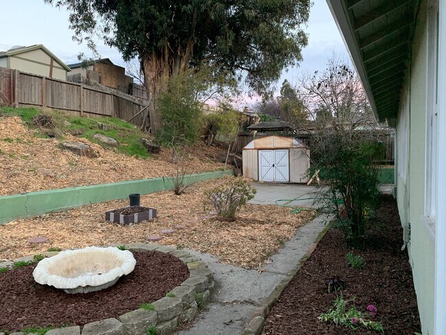 Building Photo - 3 Bedroom San Pablo Home in Tara Hills