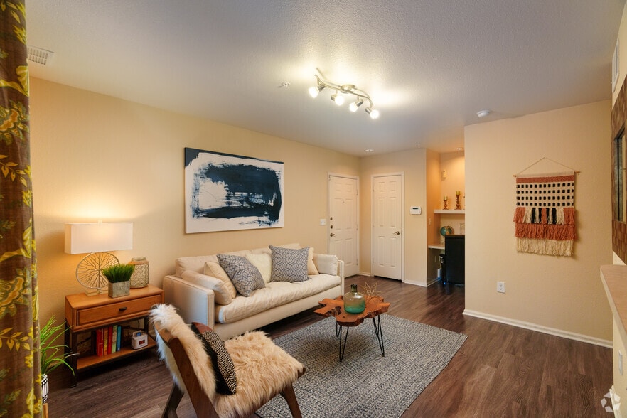 2BR, 2BA - 919SF - Dakota Ridge