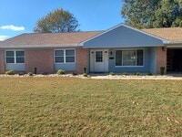 Building Photo - Welcome to this beautiful 4-bedroom, 2-bathroom home located in the desirable Virginia Beach, VA