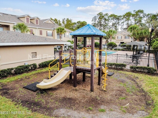 Building Photo - 9744 Summer Grove Way W