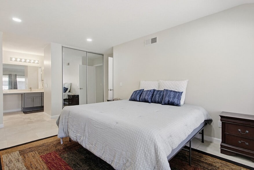 Building Photo - 17440 Plaza Cerado