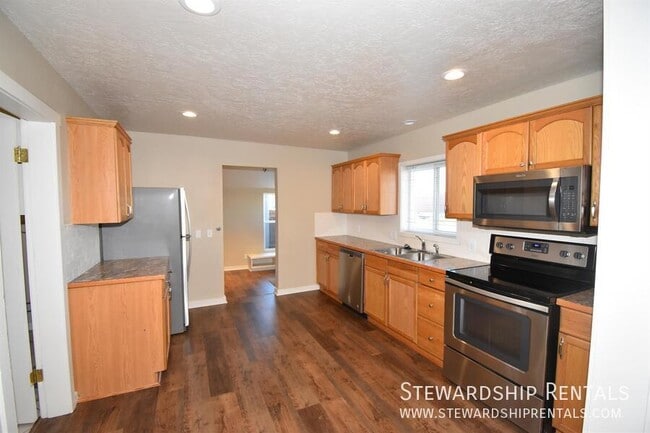 Building Photo - 195 N 9th St