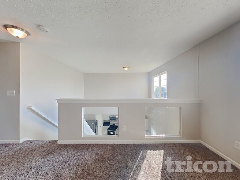 Building Photo - 1325 Yellowstone Cir