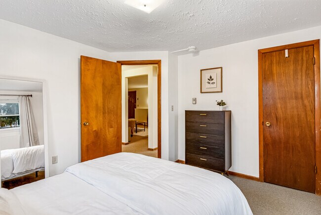 Building Photo - 13 James Ave