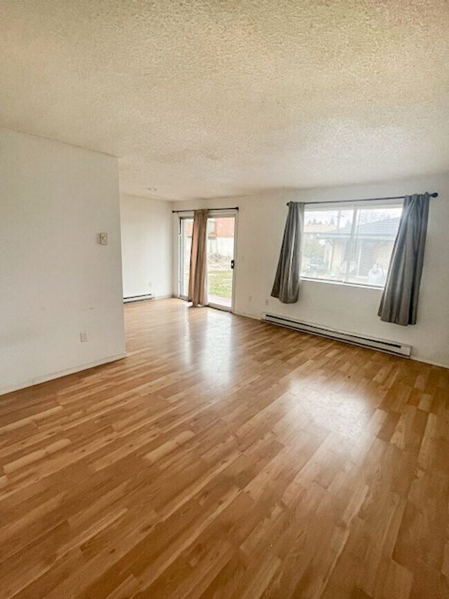 Building Photo - Charming 2 Bed, 1 Bath Duplex in the Heart of Cheney