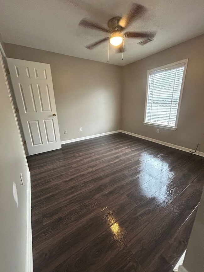 Building Photo - 122 Red Coat Ln