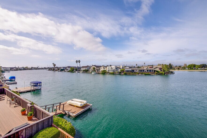 Building Photo - 255 Shearwater Is