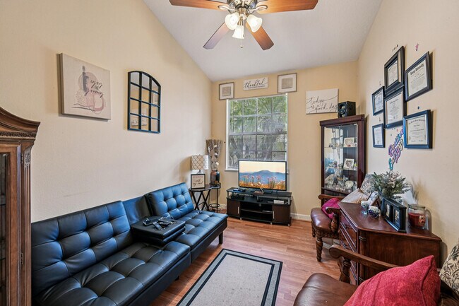 Building Photo - 3044 SW Savona Blvd