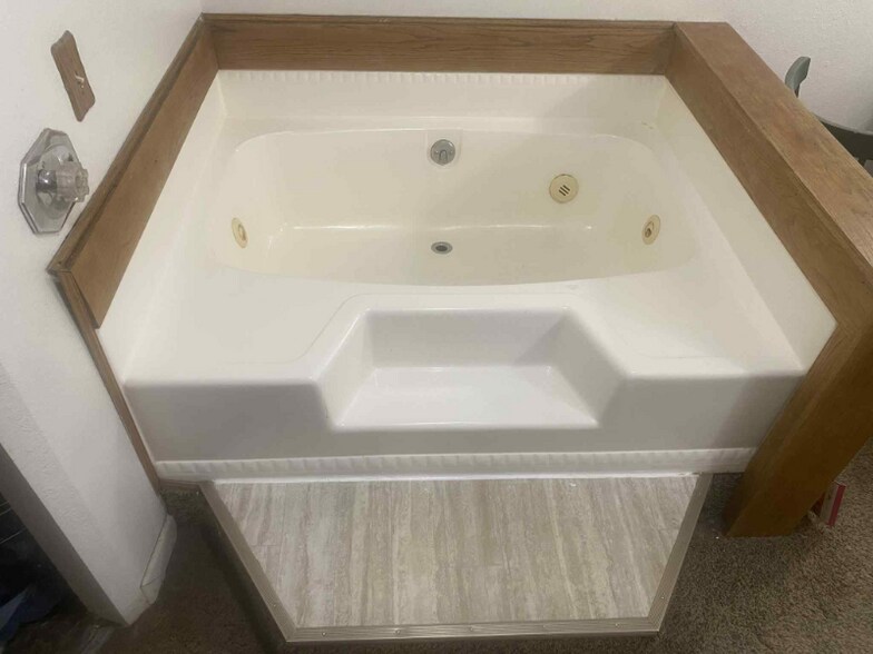 Building Photo - 3912 E Hartson Ave