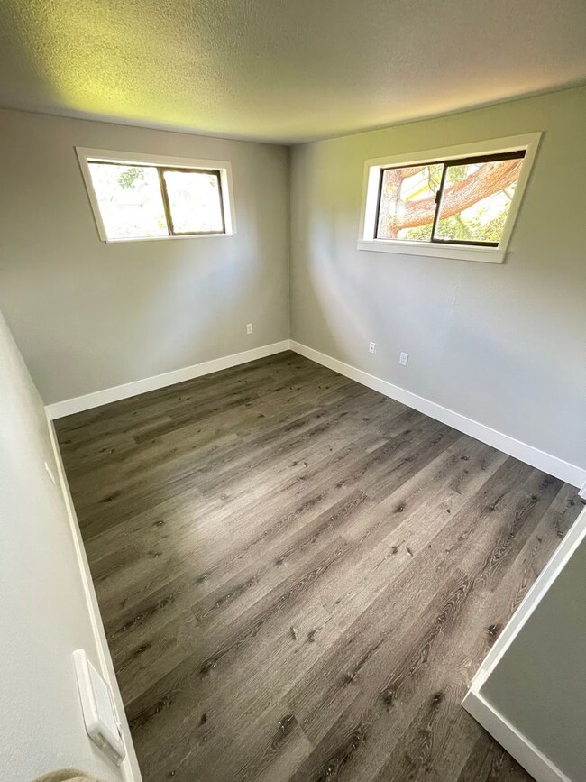 Building Photo - Newly Remodeled 3-bedroom 1 bath, spacious...