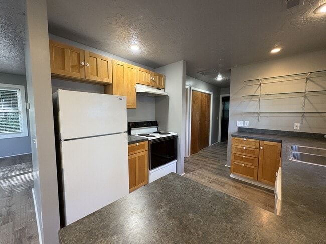 Building Photo - 1275 SW College St