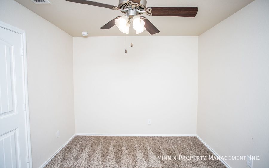 Building Photo - 14211 Vernon Ave