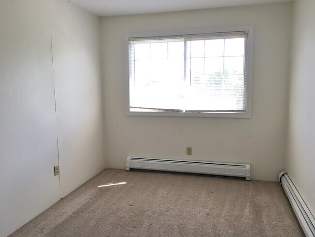 Building Photo - 3981 Brown Ave