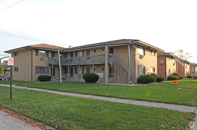 Amberley Court Apartments - Astoria Commons