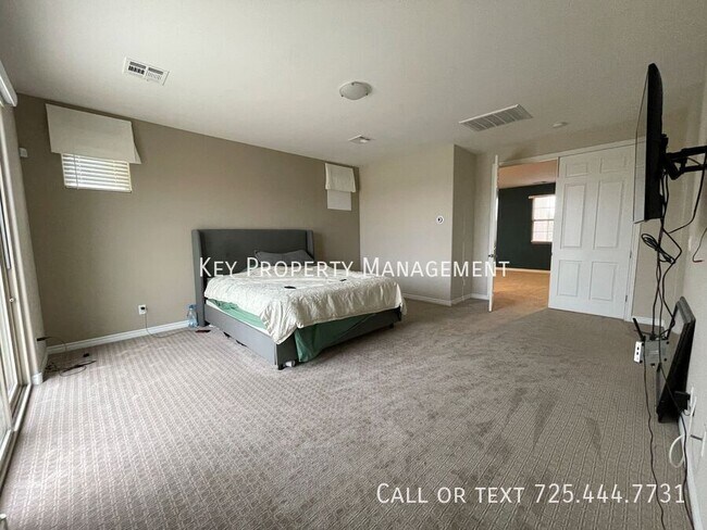 Building Photo - SPACIOUS AND UPGRADED 4 BEDROOM HOME NEAR ...