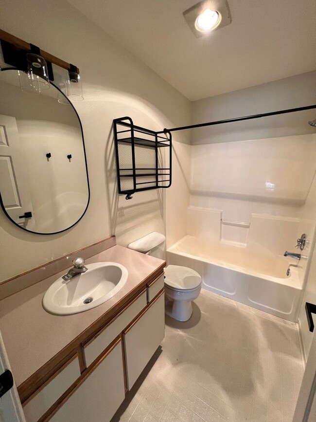Building Photo - Three Bedroom House on Bend's West Side with RV Parking