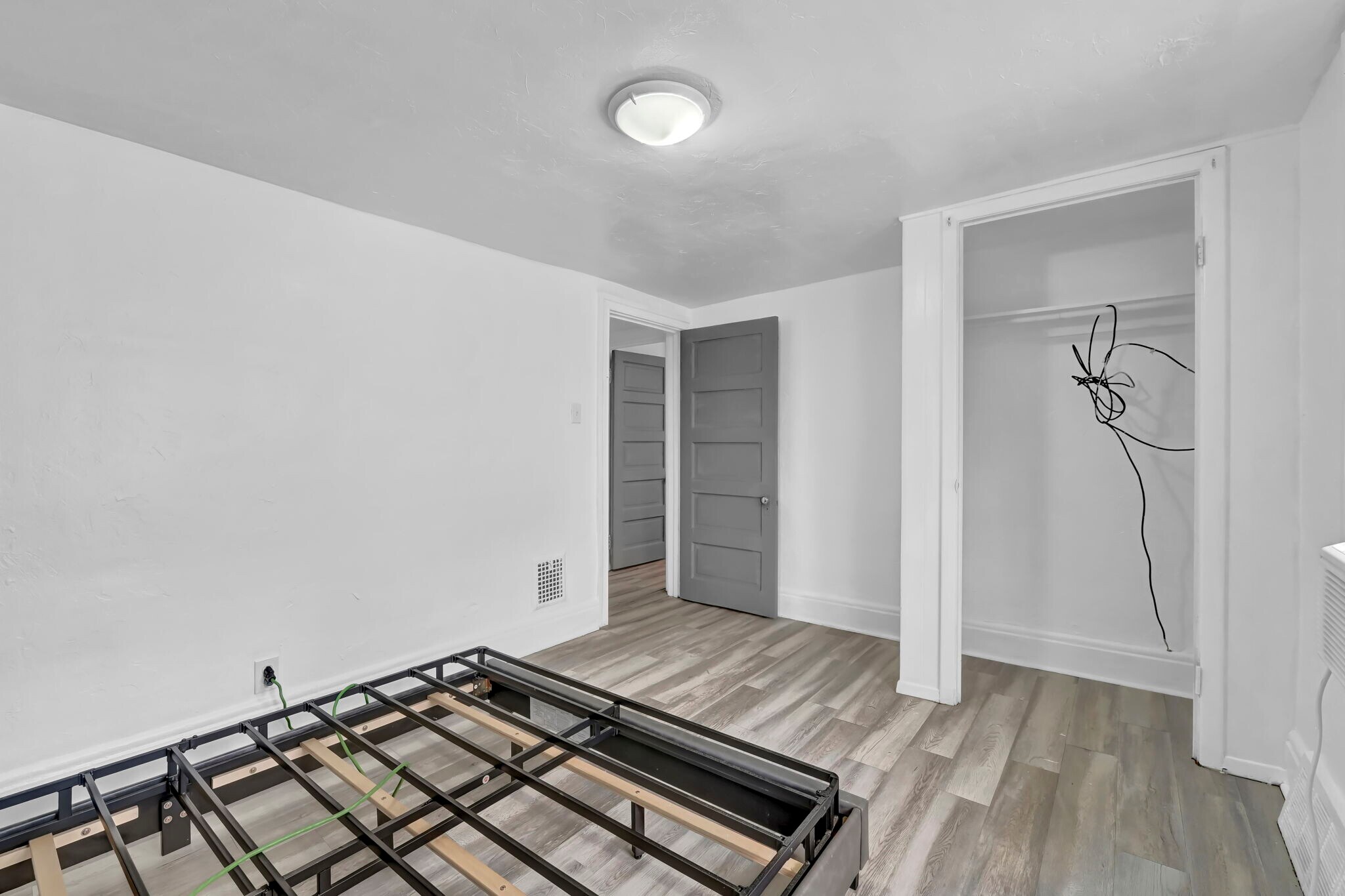 Building Photo - 427 E 156th St